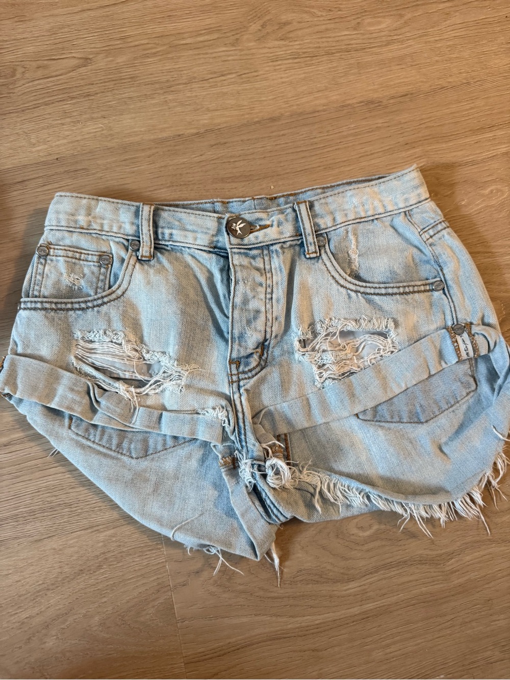 One Teaspoon Bandits denim shorts in a light blue wash